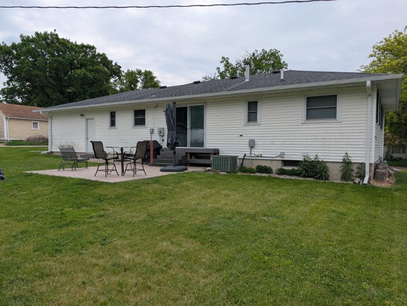377 1st St SW, Wells, MN 56097