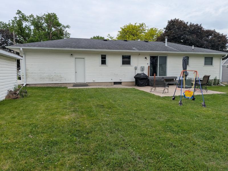 377 1st St SW, Wells, MN 56097
