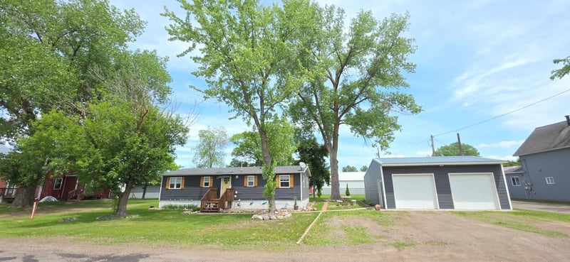 190 S 1st St, Foreston, MN 56330