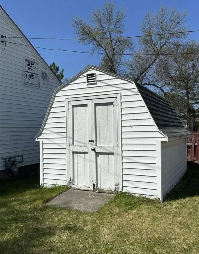 1104 11th St, International Falls, MN 56649