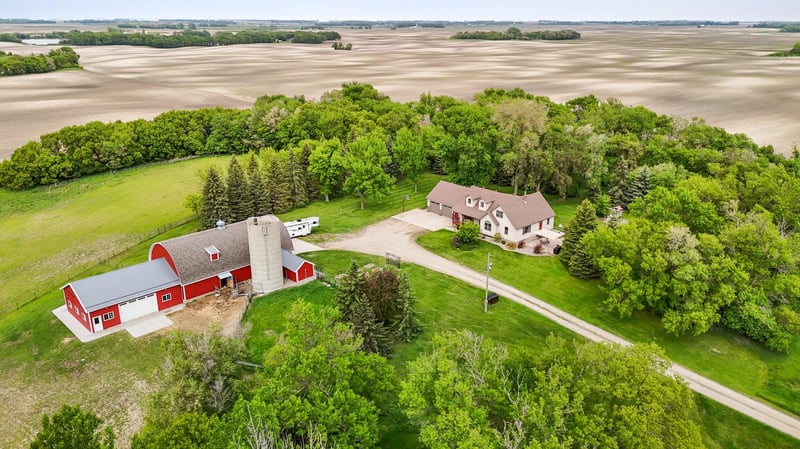 20482 28th Ave N, Hawley, MN 56549