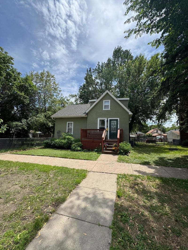 878 Monroe Ct, Saint Paul, MN 55102