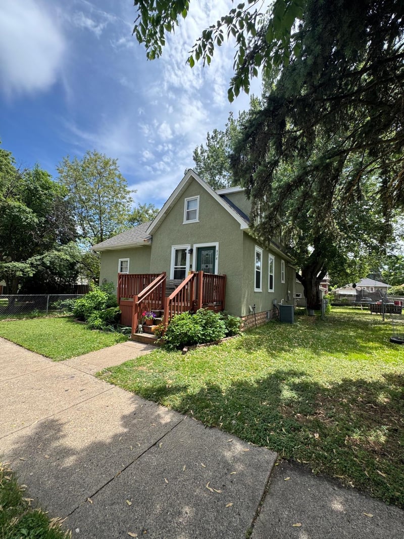 878 Monroe Ct, Saint Paul, MN 55102