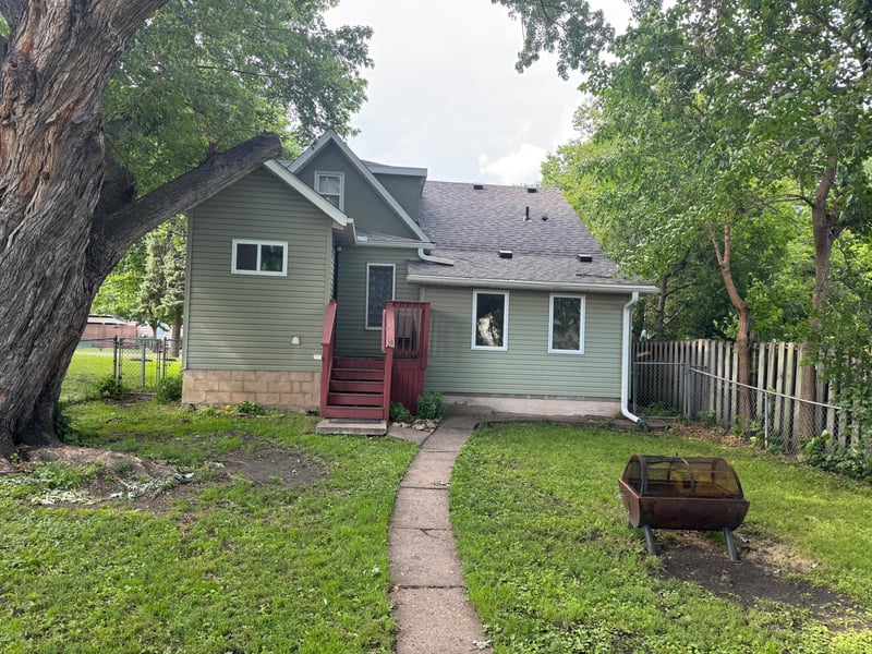 878 Monroe Ct, Saint Paul, MN 55102