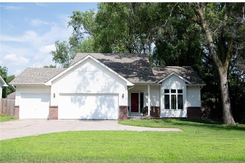2321 Long Lake Rd, New Brighton, MN 55112