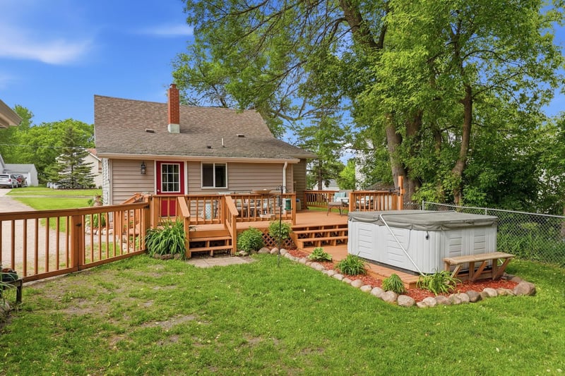 114 E Oak St, Osakis, MN 56360