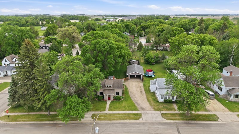 114 E Oak St, Osakis, MN 56360