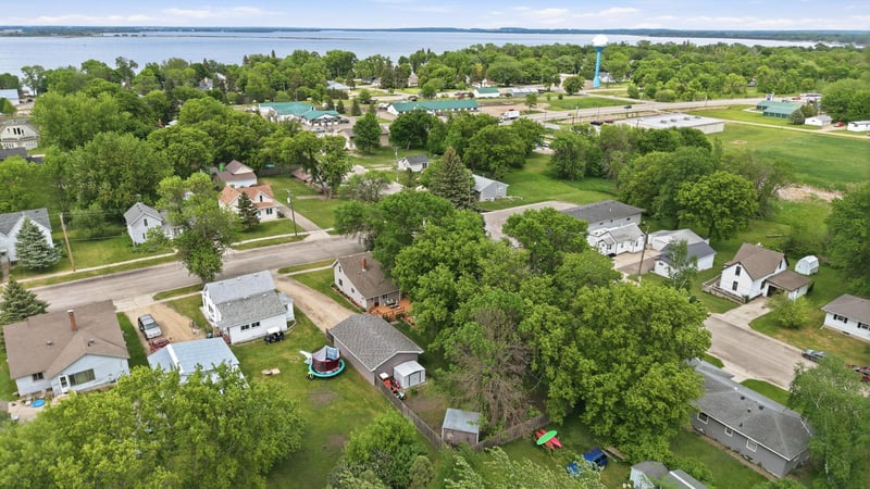 114 E Oak St, Osakis, MN 56360