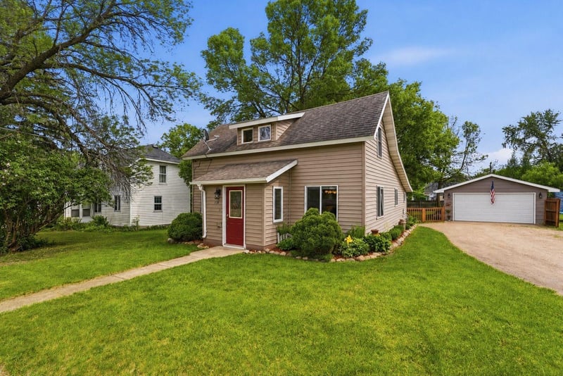 114 E Oak St, Osakis, MN 56360