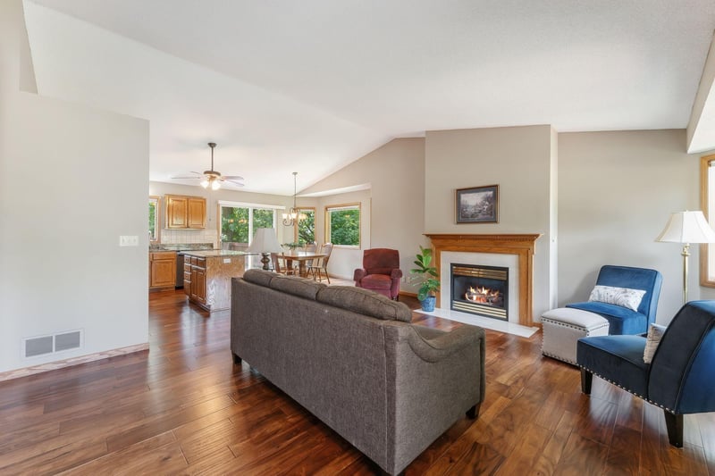 404 Minnesota Ave, Roseville, MN 55113