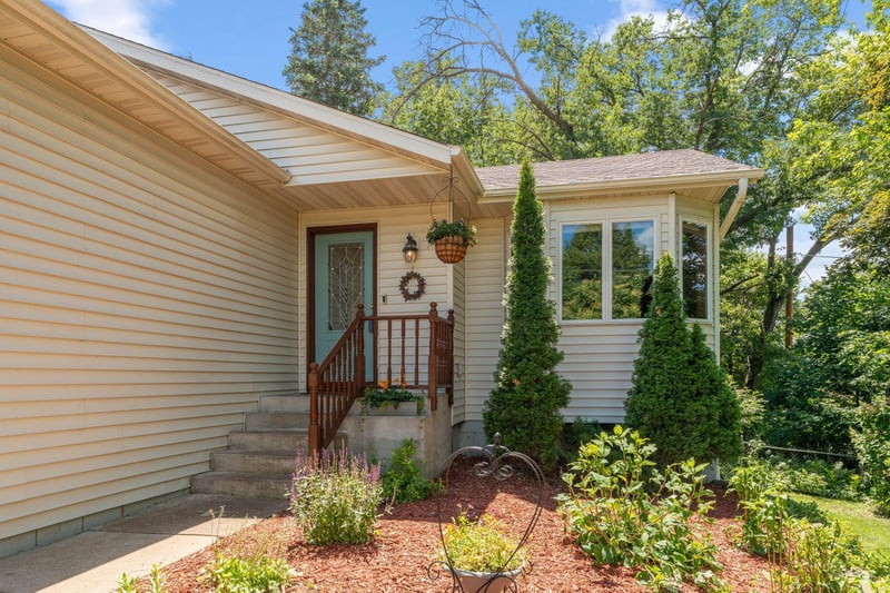 404 Minnesota Ave, Roseville, MN 55113