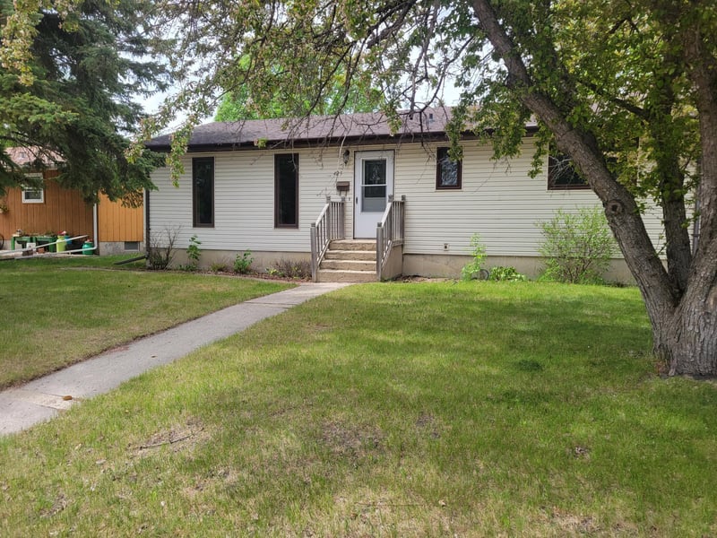 425 Spruce Ave S, Thief River Falls, MN 56701