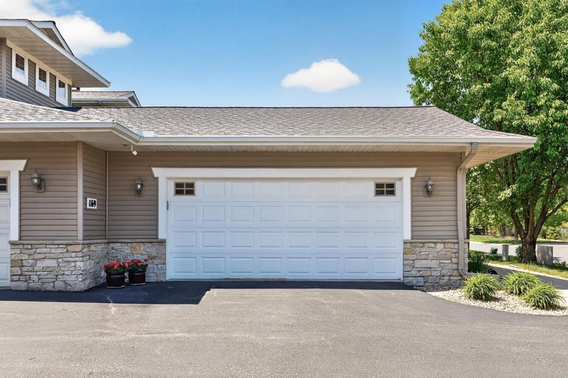 1171 Gallery Ln, Chaska, MN 55318