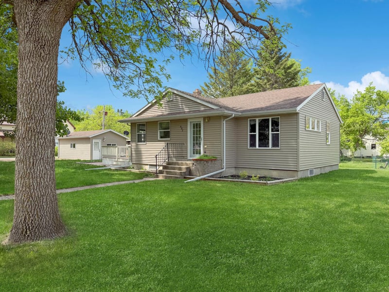 402 Chicago Ave SW, Red Lake Falls, MN 56750