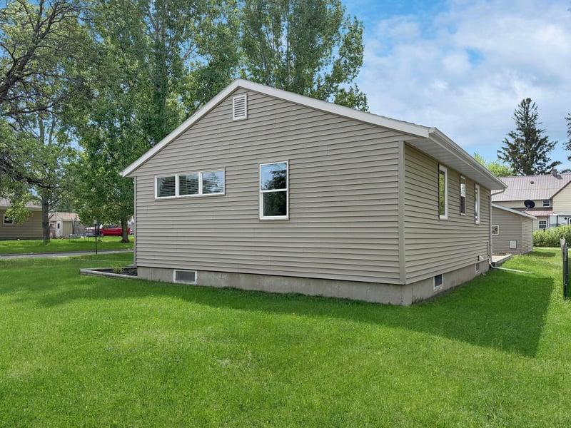 402 Chicago Ave SW, Red Lake Falls, MN 56750