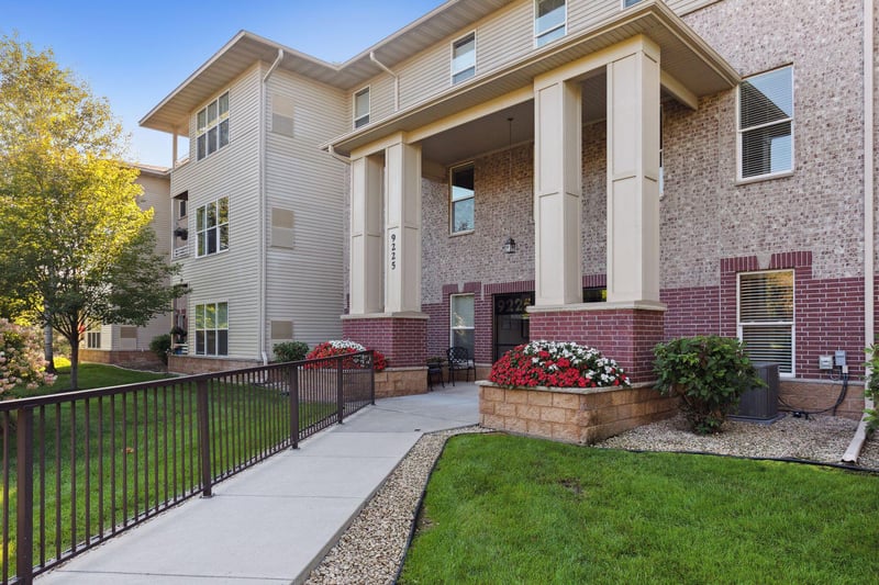 9225 Medicine Lake Rd #205B, Golden Valley, MN 55427