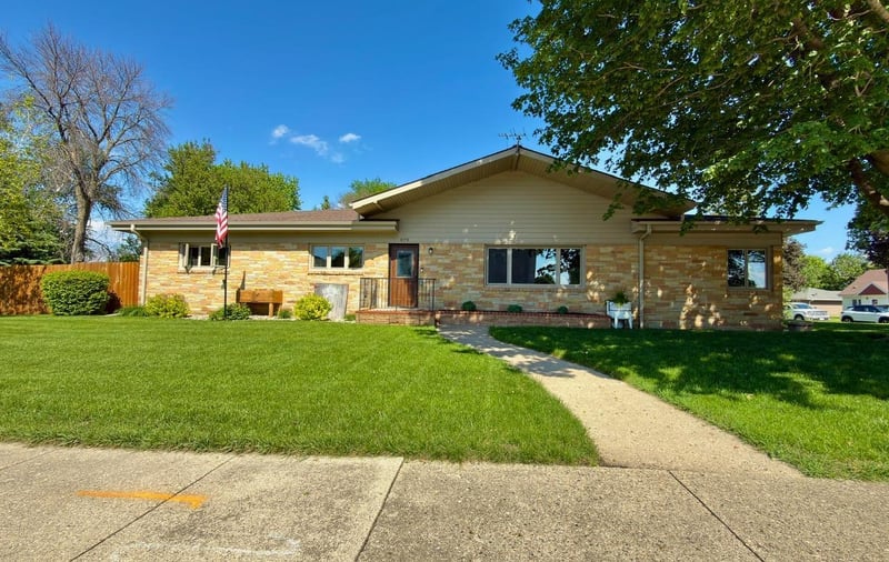 979 S Prairie Ave, Fairmont, MN 56031