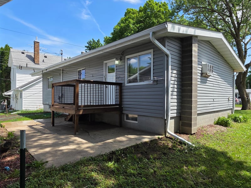 510 Arnold St, West Concord, MN 55985
