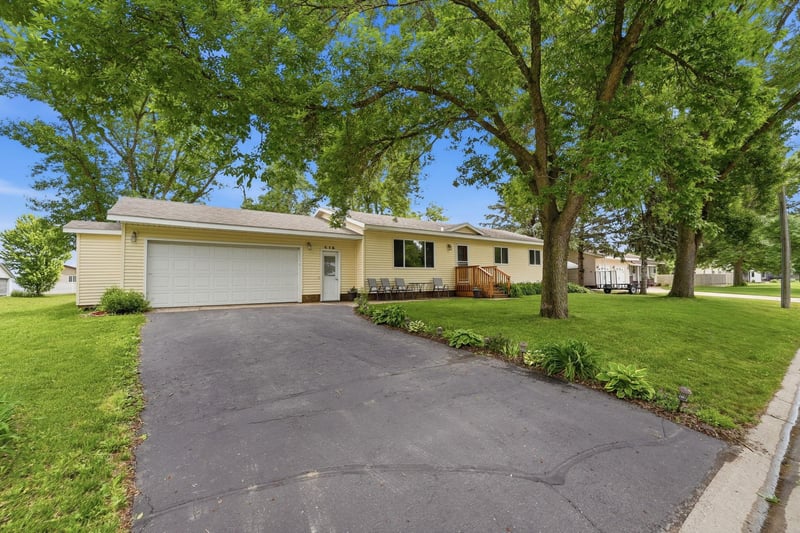 516 Nelson Ave, Belgrade, MN 56312