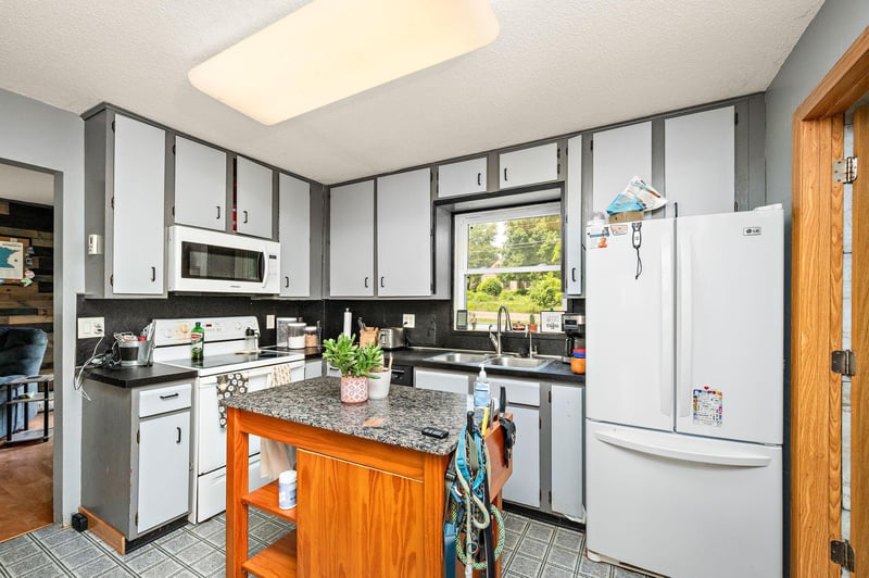 774 Roselawn Ave E, Maplewood, MN 55117