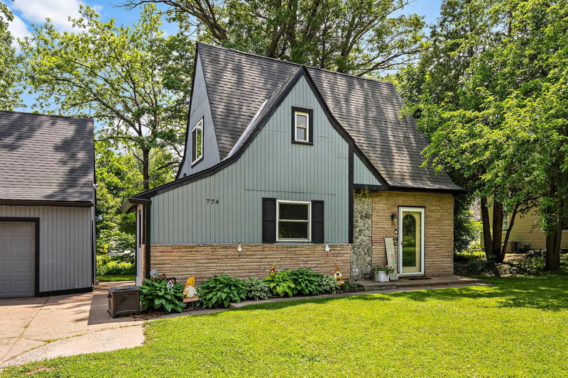 774 Roselawn Ave E, Maplewood, MN 55117