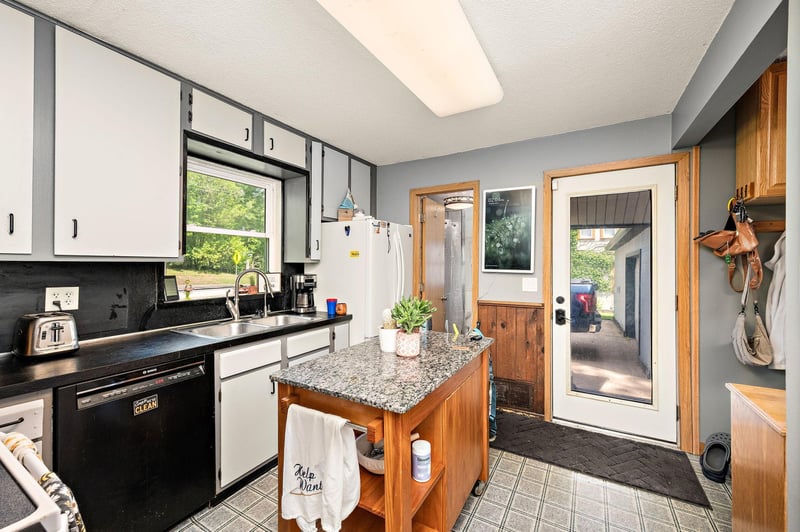 774 Roselawn Ave E, Maplewood, MN 55117