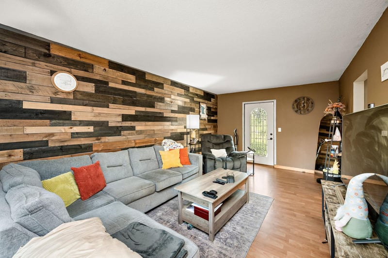 774 Roselawn Ave E, Maplewood, MN 55117