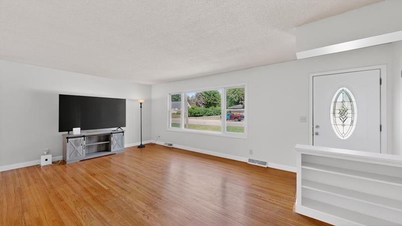501 2nd St NE, Hayfield, MN 55940