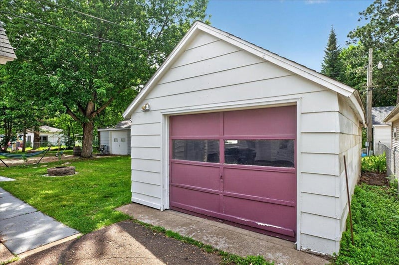 6429 Maple St, North Branch, MN 55056