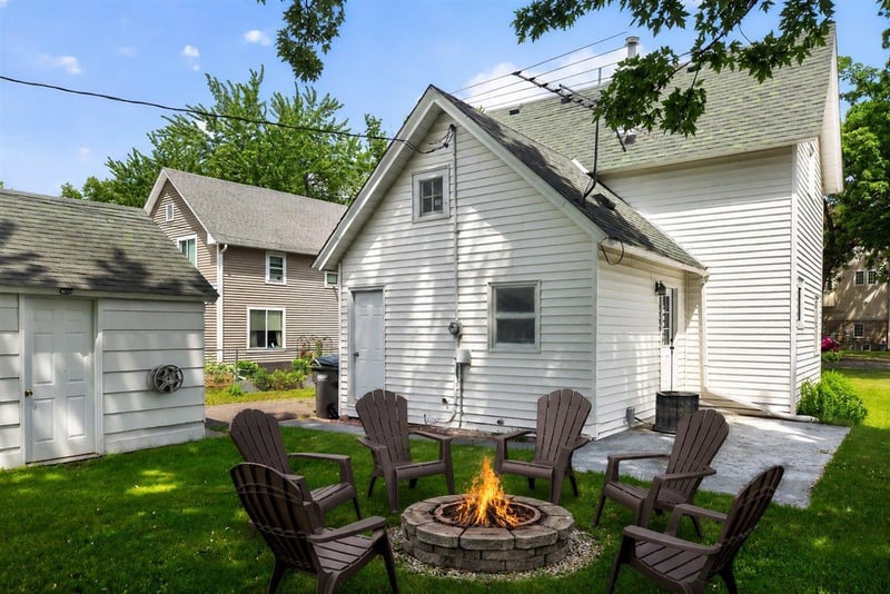 6429 Maple St, North Branch, MN 55056