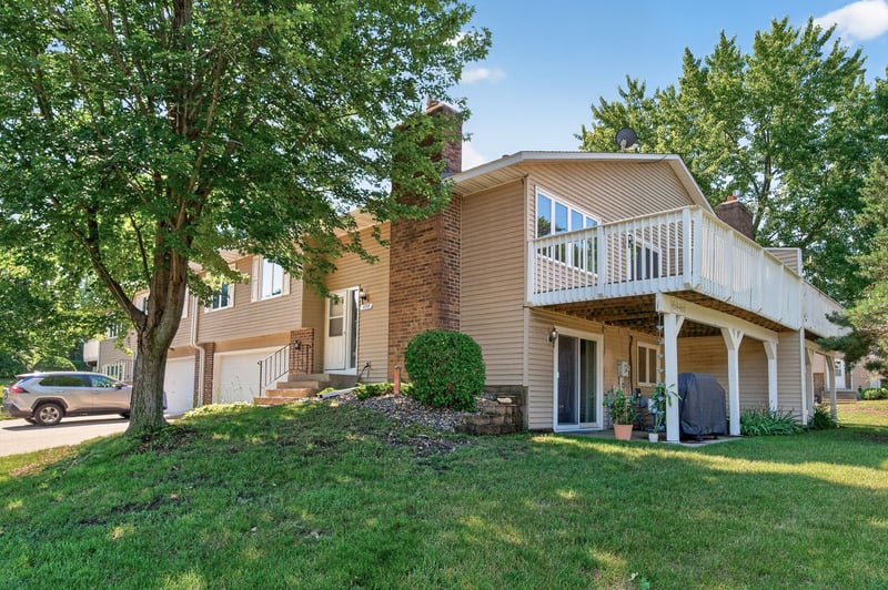 4664 Ridge Cliff Dr, Eagan, MN 55122