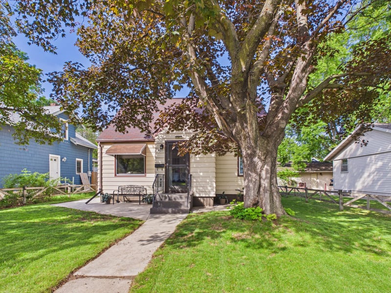 421 Raymond Ave NE, Saint Cloud, MN 56304