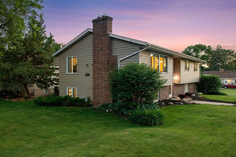 5900 Saint Johns Ave, Edina, MN 55424