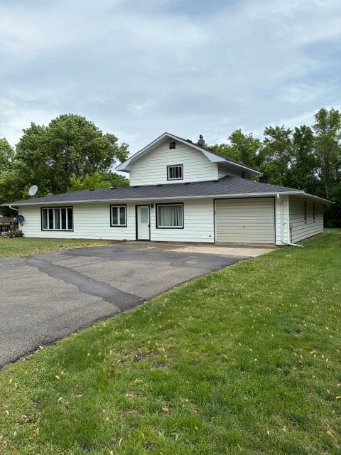 1121 W 6th St, Graceville, MN 56240