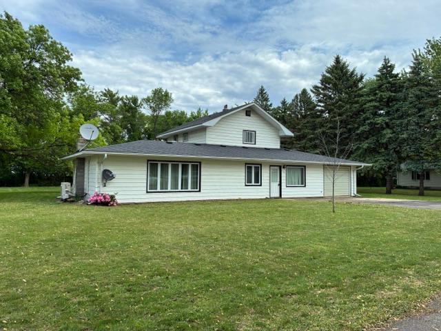 1121 W 6th St, Graceville, MN 56240