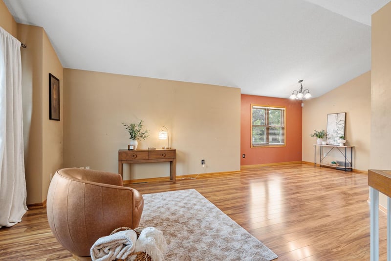 10283 Lee Dr, Eden Prairie, MN 55347