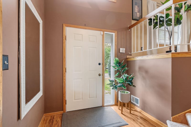 10283 Lee Dr, Eden Prairie, MN 55347