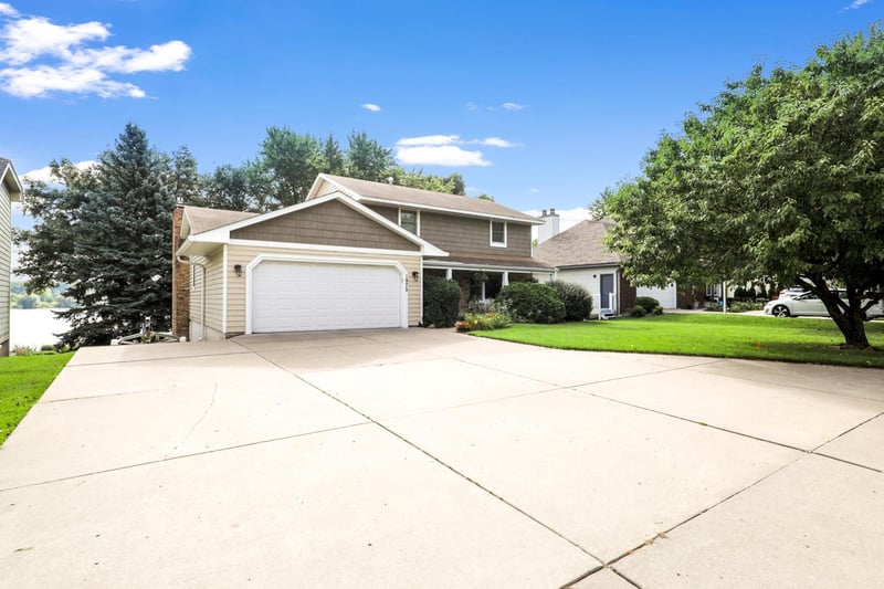 1975 Long Lake Rd, New Brighton, MN 55112