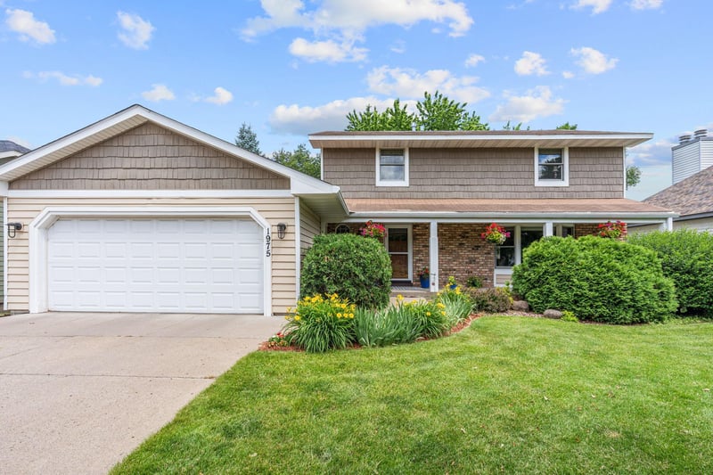 1975 Long Lake Rd, New Brighton, MN 55112