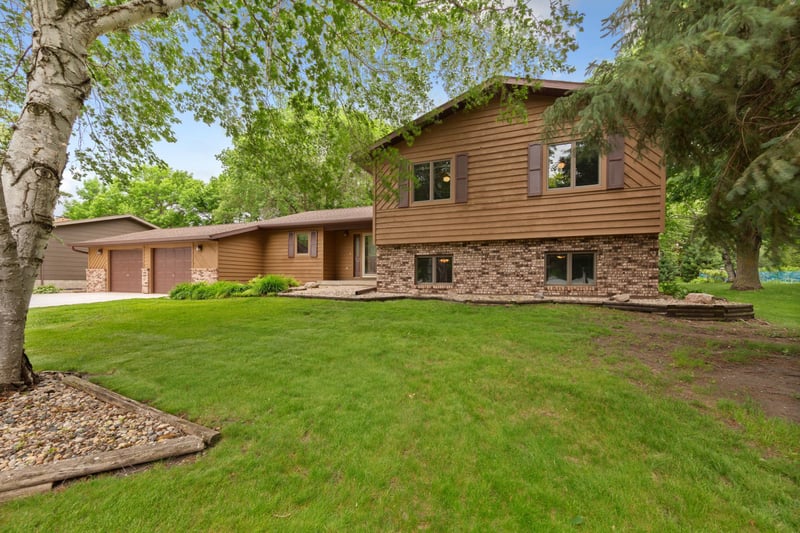 1139 10th St N, Saint James, MN 56081