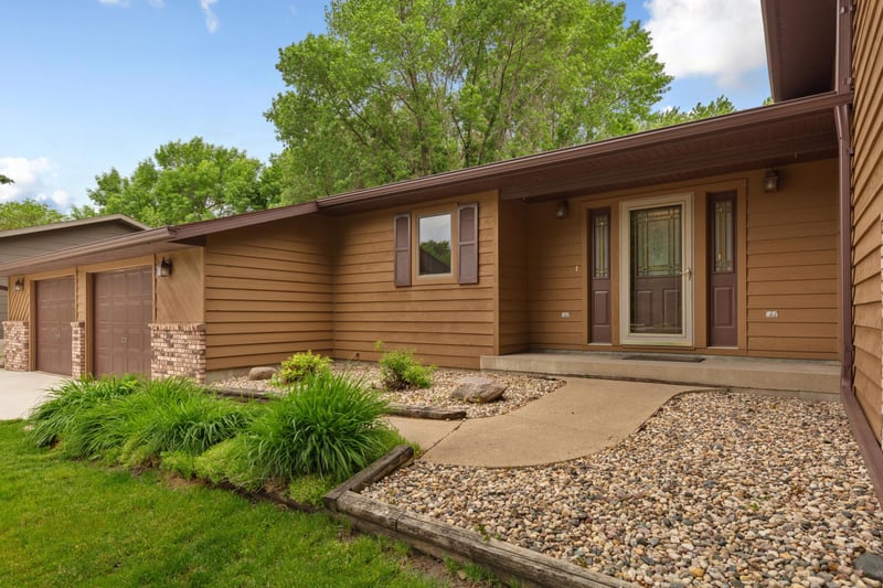 1139 10th St N, Saint James, MN 56081