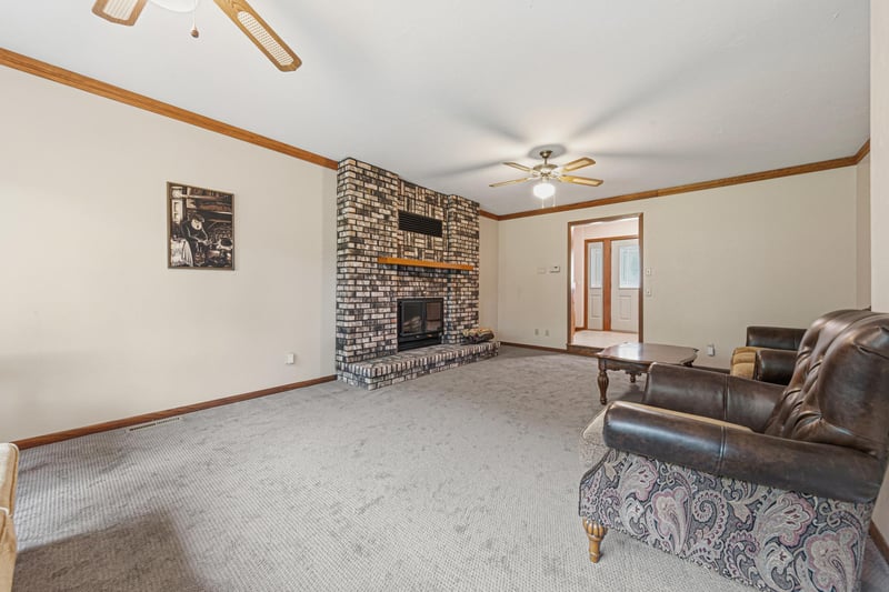 1139 10th St N, Saint James, MN 56081