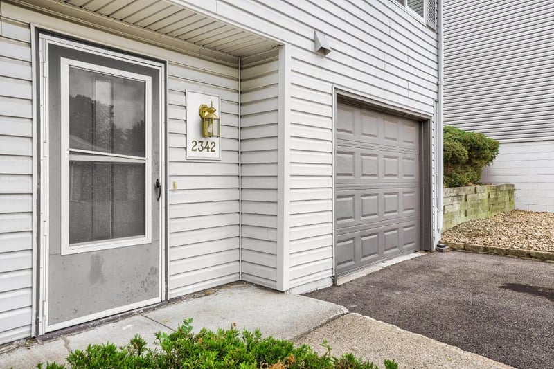2342 Dorland Pl E, Maplewood, MN 55119
