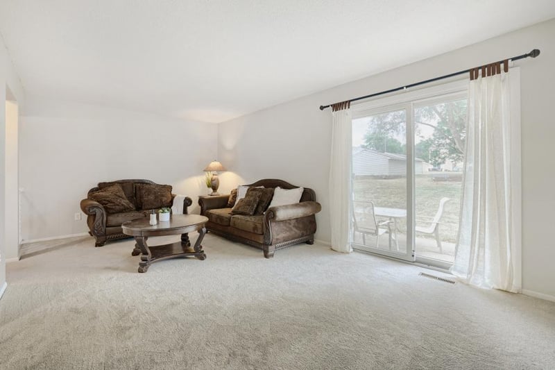 2342 Dorland Pl E, Maplewood, MN 55119