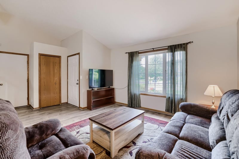 806 Boldt St, Chaska, MN 55318