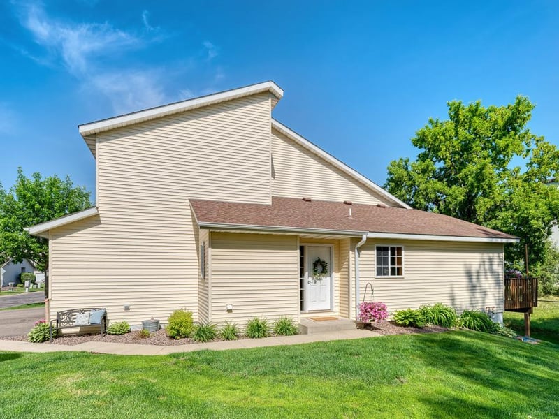 921 Pine St, Farmington, MN 55024
