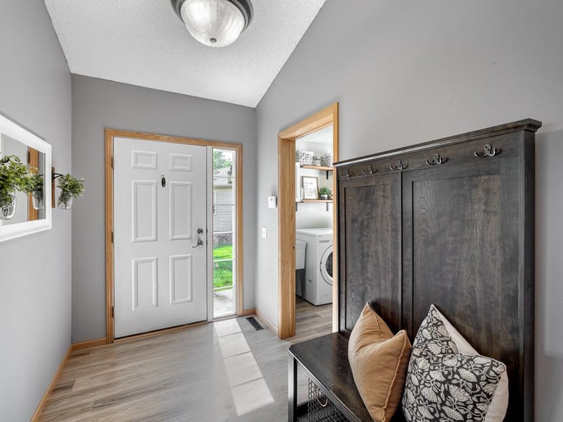 921 Pine St, Farmington, MN 55024