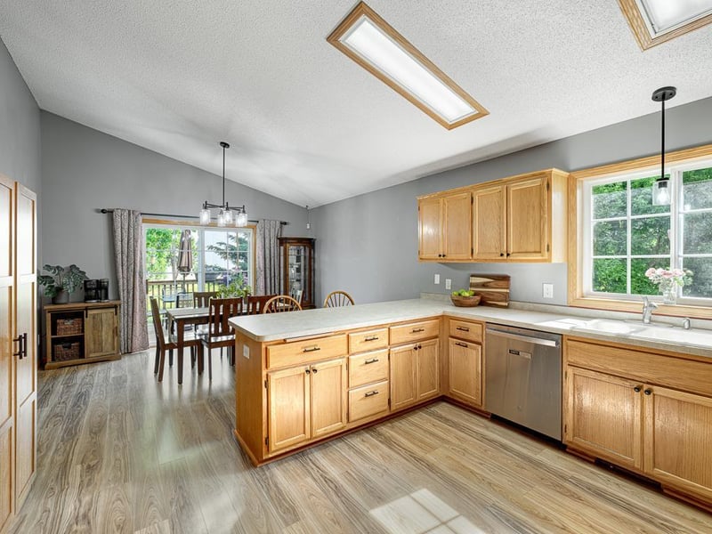 921 Pine St, Farmington, MN 55024
