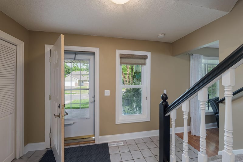 901 Southwind Dr, Burnsville, MN 55306