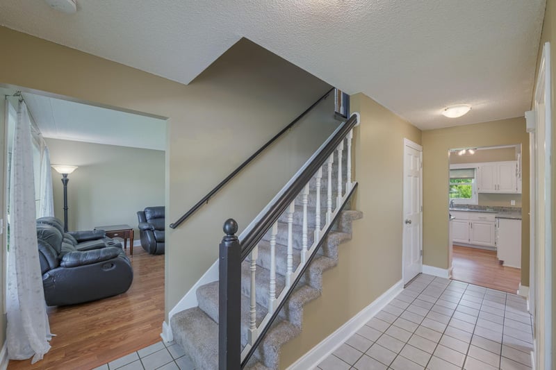 901 Southwind Dr, Burnsville, MN 55306